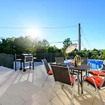 Sky With A Private Pool 别墅