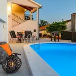 Sky With A Private Pool * Martinski
