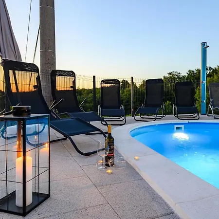 Sky With A Private Pool * Martinski