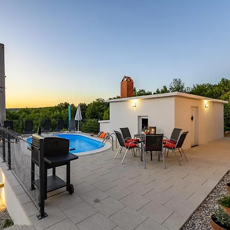 Sky With A Private Pool *