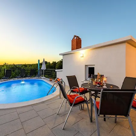 Sky With A Private Pool * Martinski