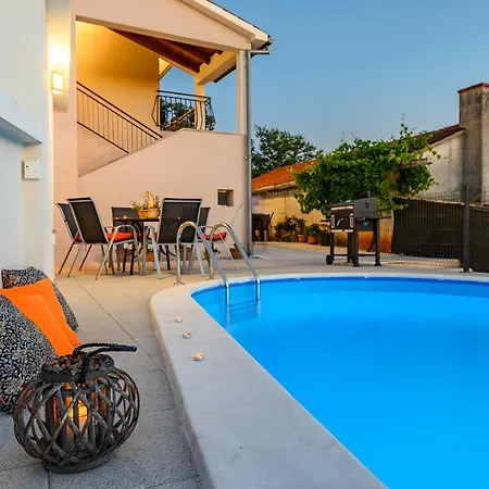 Sky With A Private Pool * Martinski