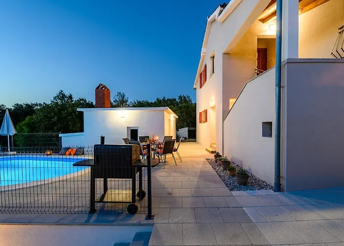 Sky With A Private Pool * Martinski
