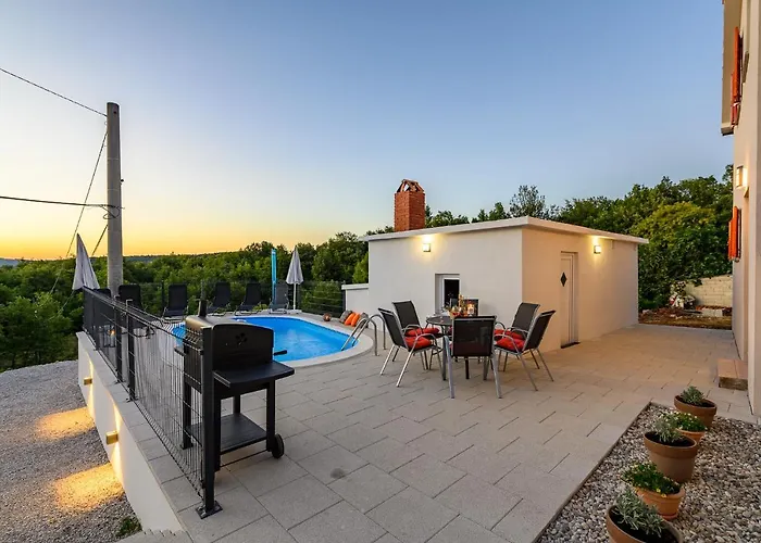 Sky With A Private Pool *