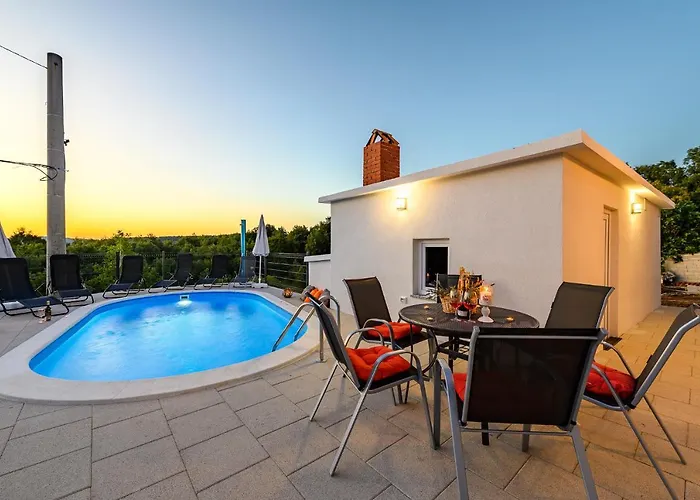 Sky With A Private Pool * Martinski