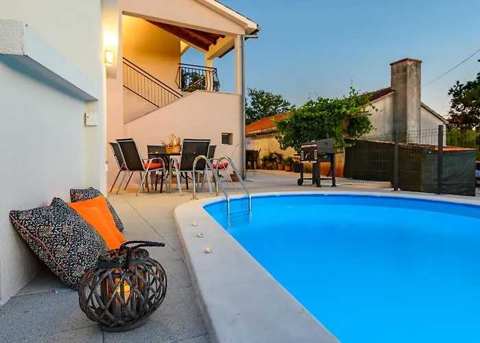 Sky With A Private Pool * Martinski