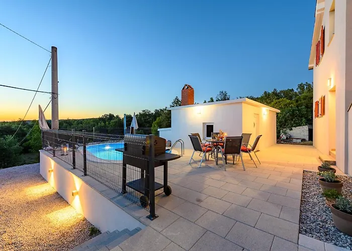 Βίλα Sky With A Private Pool *
