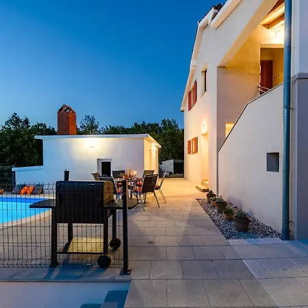 Sky With A Private Pool * Martinski