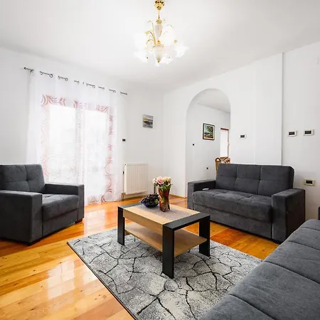 Sky With A Private Pool Villa Martinski