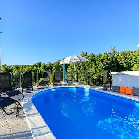 Sky With A Private Pool *