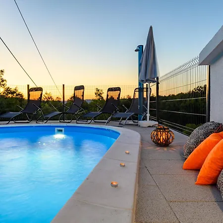 Sky With A Private Pool *