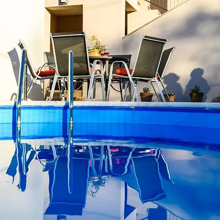 Sky With A Private Pool Martinski